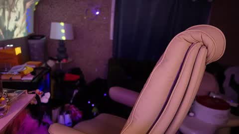 Vivi online show from April 21, 2026, 2:51 am