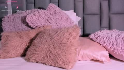 Vivi online show from October 6, 2025, 12:13 pm