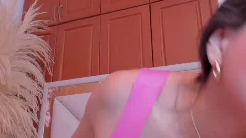 Snapshot of vivianne_scott chatting on May 19, 2026, 12:33 pm Vivi online show from May 19, 2026, 12:33 pm