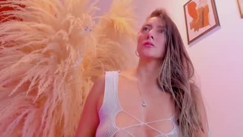 Snapshot of vivianne_scott chatting on May 20, 2026, 12:44 pm Vivi online show from May 20, 2026, 12:44 pm