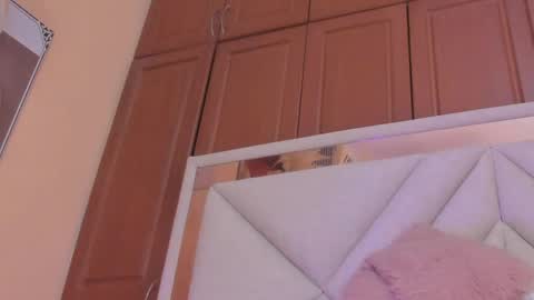 Snapshot of vivianne_scott chatting on June 3, 2026, 12:30 pm Vivi online show from June 3, 2026, 12:30 pm