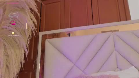 Snapshot of vivianne_scott chatting on July 20, 2026, 1:35 pm Vivi online show from July 20, 2026, 1:35 pm