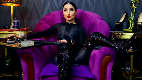 Vivian Reeve online show from December 18, 2024, 5:21 pm