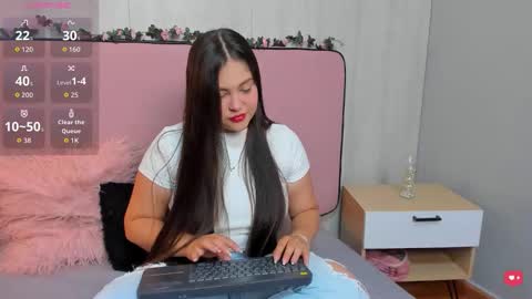 Vivian online show from September 17, 2025, 12:07 pm