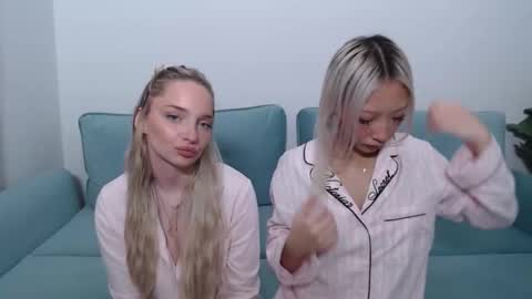 Snapshot of vivianwinters chatting on November 21, 2025, 1:37 am vivianwinters online show from November 21, 2025, 1:37 am