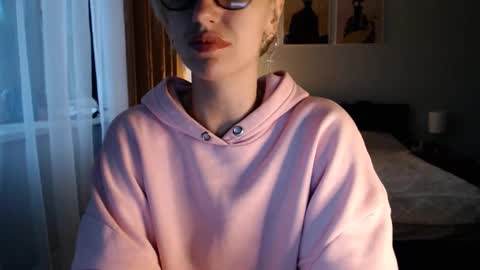 VI       online show from March 4, 2025, 5:32 am