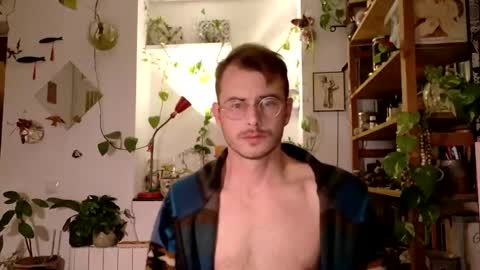 Viv online show from January 14, 2025, 10:02 pm