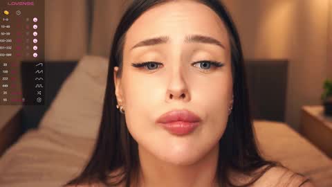 Nelly and Mari online show from December 21, 2025, 8:16 pm