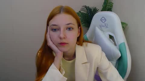 Vivien online show from October 13, 2025, 6:08 pm