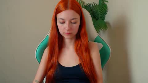 Snapshot of vivien_leight chatting on April 15, 2026, 7:58 pm Vivien online show from April 15, 2026, 7:58 pm