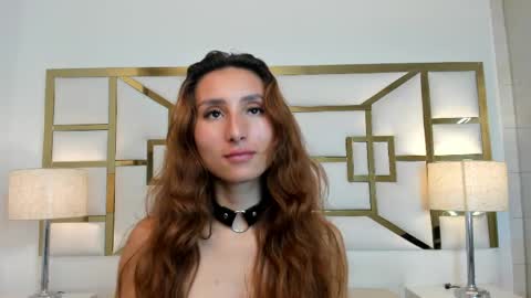 Snapshot of vivieneluxe chatting on June 7, 2026, 4:33 pm Viviene online show from June 7, 2026, 4:33 pm