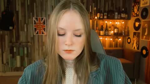 Vivien online show from February 20, 2025, 1:08 pm