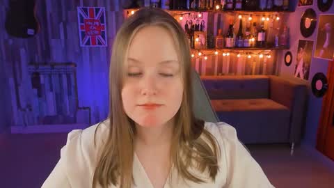 Vivien online show from February 28, 2025, 5:37 pm