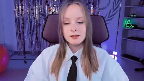 Vivien online show from March 8, 2025, 6:16 pm