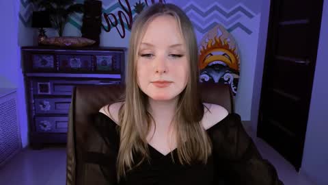 Vivien online show from March 12, 2025, 7:28 pm