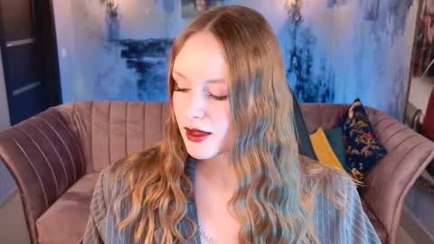 Vivien online show from November 9, 2025, 7:06 am