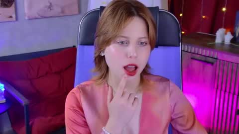 Vivienne  online show from June 13, 2026, 12:36 pm
