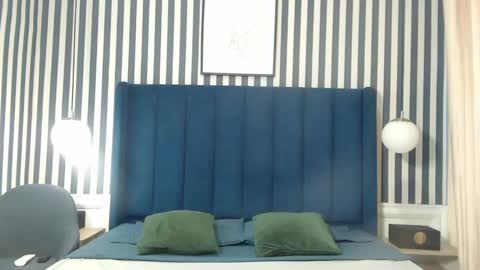 Vivian  online show from September 18, 2025, 12:18 pm