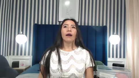 Vivian  online show from October 18, 2025, 1:01 pm