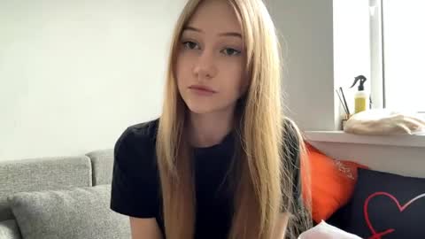 Snapshot of viviennewanko chatting on March 30, 2026, 1:01 pm Kristy online show from March 30, 2026, 1:01 pm