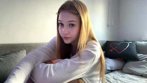 Snapshot of viviennewanko chatting on April 11, 2026, 1:48 pm Kristy online show from April 11, 2026, 1:48 pm