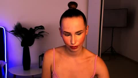 Snapshot of vivistar65 chatting on June 15, 2026, 1:24 pm vivistar65 online show from June 15, 2026, 1:24 pm