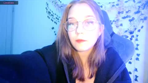 vivivivikkie online show from October 1, 2025, 9:32 pm