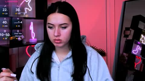 vivy_star online show from November 11, 2025, 7:14 pm