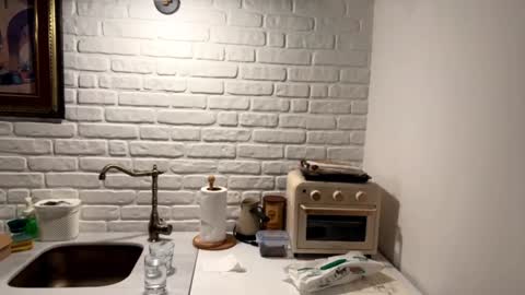 vixcx_ online show from October 18, 2025, 4:19 pm