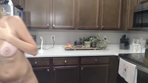 Liz online show from October 11, 2025, 4:33 am