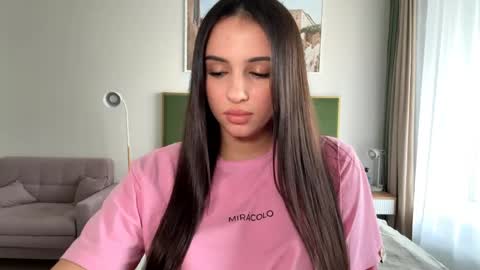 Snapshot of vixy_luna chatting on May 27, 2026, 1:08 pm Miss Mia online show from May 27, 2026, 1:08 pm