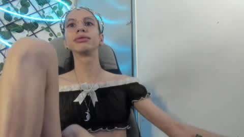 vodkadelulo online show from April 20, 2026, 11:24 am