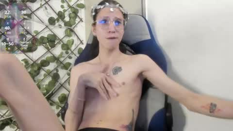 vodkadelulo online show from April 22, 2026, 7:04 pm