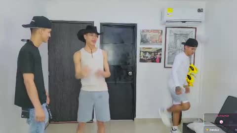 voyeurism_guys online show from June 14, 2026, 10:23 pm