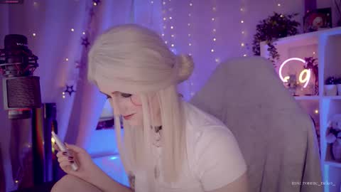 vronnier online show from September 14, 2025, 4:06 pm