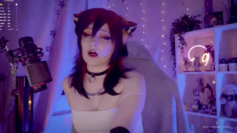 vronnier online show from September 20, 2025, 5:03 pm