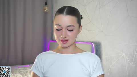 Snapshot of vvilly_wonka chatting on October 5, 2025, 1:37 am Ethal - thank you for thumb up online show from October 5, 2025, 1:37 am