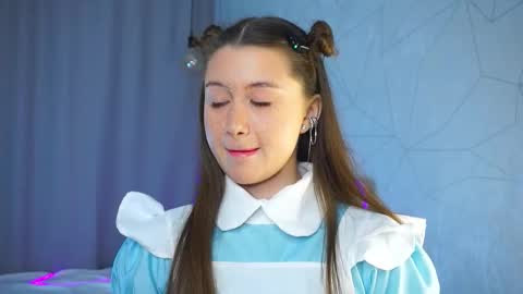 Snapshot of vvilly_wonka chatting on December 18, 2025, 1:44 am Ethal - thank you for thumb up online show from December 18, 2025, 1:44 am