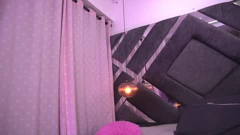 Violeta online show from February 5, 2025, 3:13 am