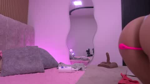 Violeta online show from April 21, 2026, 3:02 am