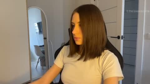 Snapshot of vx_arina chatting on June 27, 2026, 12:22 pm Arina online show from June 27, 2026, 12:22 pm
