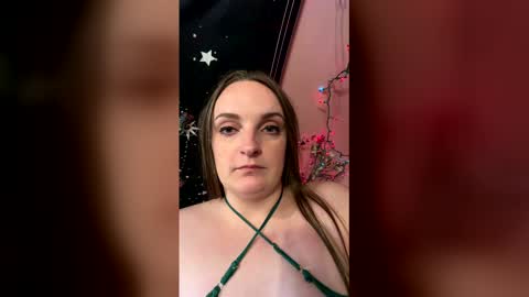 Snapshot of vylet_grace chatting on April 4, 2026, 3:27 am vylet_grace online show from April 4, 2026, 3:27 am