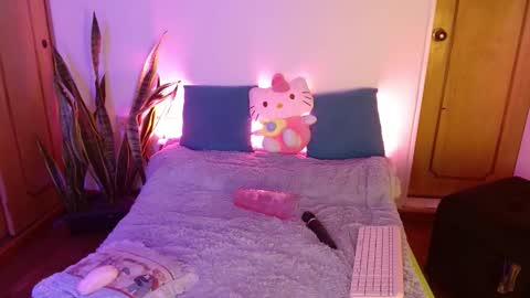 Snapshot of w_kittycat chatting on September 13, 2025, 12:05 pm kitty SUPORT ME AND MY BABY SINGLE MOMY online show from September 13, 2025, 12:05 pm