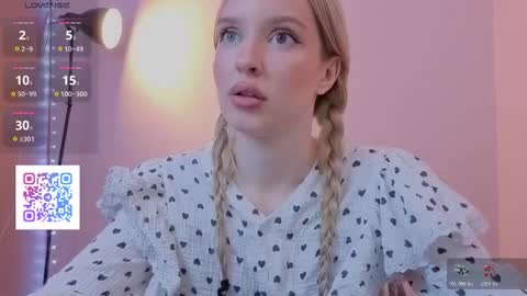 Olivia online show from November 14, 2025, 9:02 pm