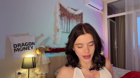 Mia online show from December 21, 2024, 11:01 am