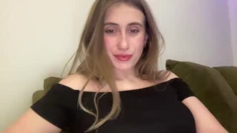 walkiria19 online show from February 4, 2026, 6:36 pm