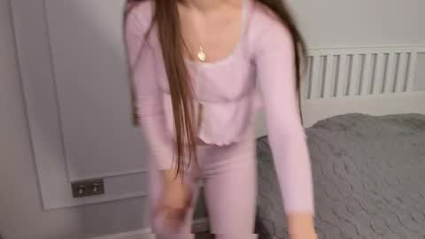 wandaburn online show from December 6, 2024, 4:25 am