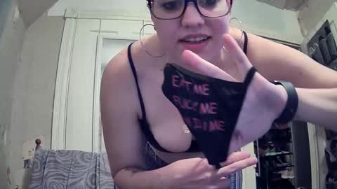 warwhore24 online show from February 5, 2025, 8:25 pm