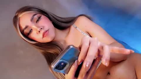 Isla Fox online show from September 18, 2025, 5:09 am