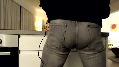 wave3210 online show from December 3, 2025, 4:38 pm